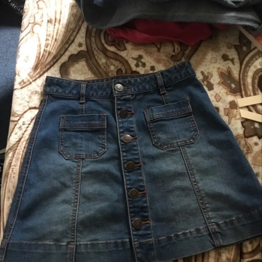 Button skirt